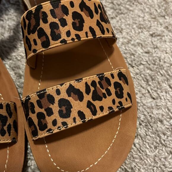 NEW Cheetah Print Sandals CUSHIONAIRE Women Indego Stretch Size‎ 7 Animal Print - Picture 13 of 16
